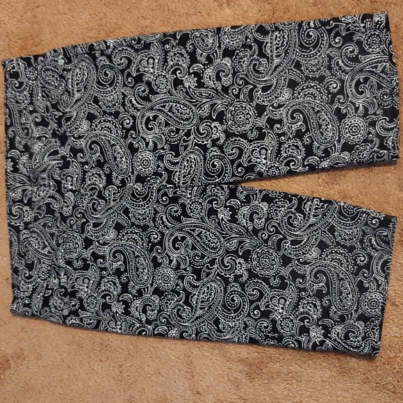 Paisley patterned bermuda shorts - Picture 1 of 3